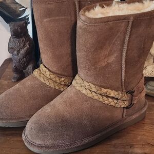 Suede Boot Size 6 w braided accent faux shearling lined